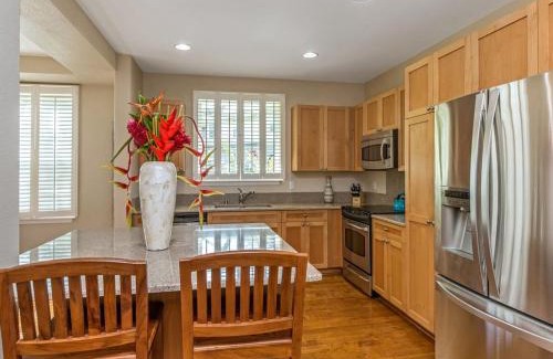 Princeville House | 3BR Nihilani Condo with AC, Pool & Close to Shops 8C