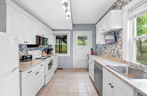Gloucester House | 3BR Oceanview Townhouse on Boulevard I Walk to downtown l Sleeps 8