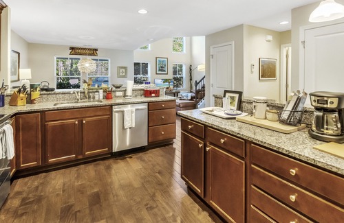 Bluffton House | - 3br Old Town Bluffton Townhome - Private Parking