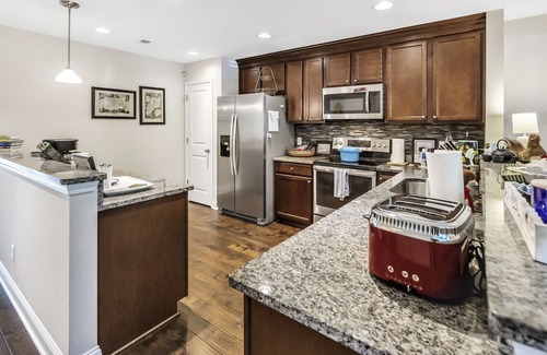 Bluffton House | - 3br Old Town Bluffton Townhome - Private Parking