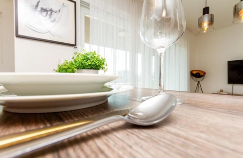 Vizafogo Apartment | 3BR Premium Skyline Penthouse w AC by NW