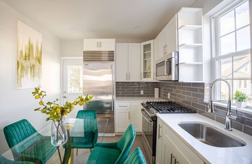 Southeast Yonkers House | 3BR Prime Luxury near NYC with Arcade Room
