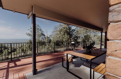 Mount Mellum House | 3BR Retreat: Embrace Hinterland, Alfresco Dining & Fireplace