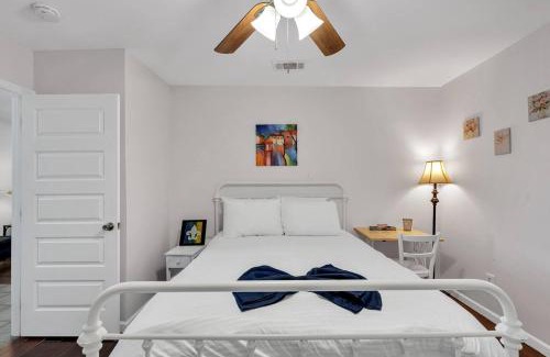 Gert Town House | 3br Retreat With Backyard In Mid-city