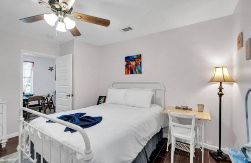 Gert Town House | 3br Retreat With Backyard In Mid-city