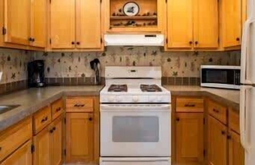 Neillsville Cabin | 3BR Riviera Cabin: Sleeps 6, Fully Furnished!