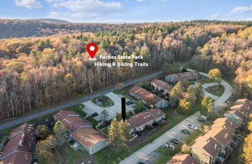 Hidden Valley House | 3BR Ski Resort Townhome-Sleeps 7