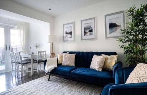 Bingham Apartment | 3BR | Sleeps 6 | Free Parking | Near City & Beach