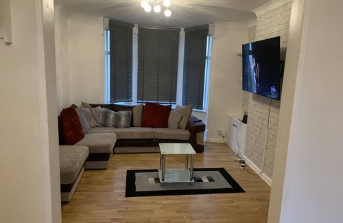 Colchester House | 3BR-Sleeps7-Garden-Parking