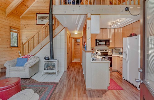 Pla-Vada Woodlands House | 3BR Soda Springs Ski & Lake Getaway