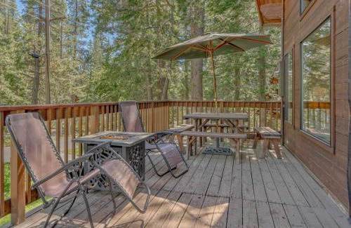 Pla-Vada Woodlands House | 3BR Soda Springs Ski & Lake Getaway