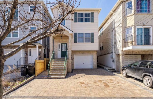 Elizabeth House | 3BR Stay for Crews & Families