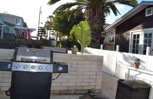 Mission Beach Apartment | 3BR Steps to Sand Ocean Breeze