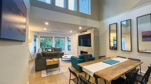 Blueberry Hill House | 3BR Stunning Recently Renovated Condo by Harmony Whistler