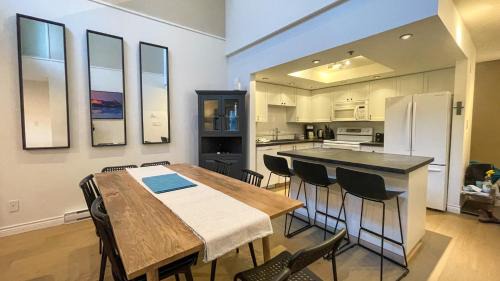 Blueberry Hill House | 3BR Stunning Recently Renovated Condo by Harmony Whistler