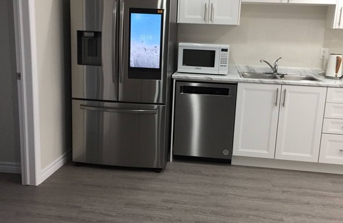 Waterloo Apartment | 3BR Sunshine basement w separate entrance Waterloo