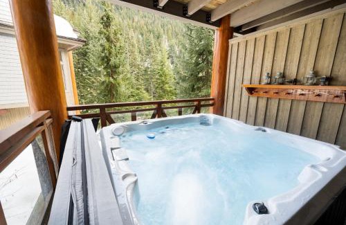Nordic Estates House | 3BR, Taluswood Heights, Luxury, Private Hot Tub, Ski-in Ski-Out, by Harmony Whistler