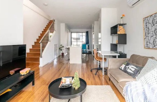 Bundoora House | 3BR townhouse in Latrobe uni