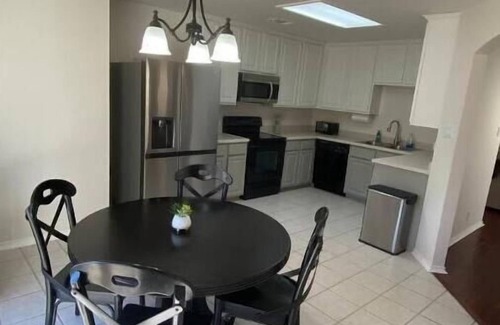 Medical Center District House | 3BR Townhouse with pool in Medical Center