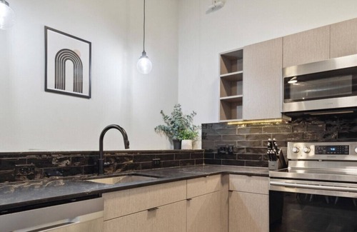 Fairmount Apartment | 3BR Urban Family Oasis with Parking, Gym & Game Room