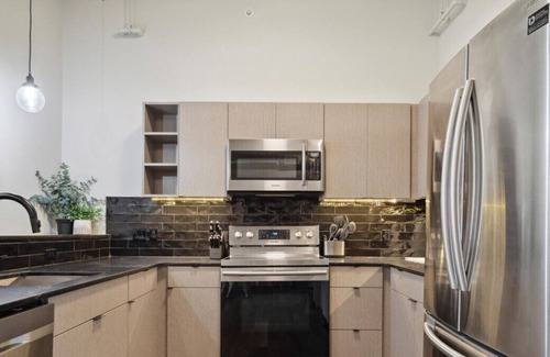 Fairmount Apartment | 3BR Urban Family Oasis with Parking, Gym & Game Room