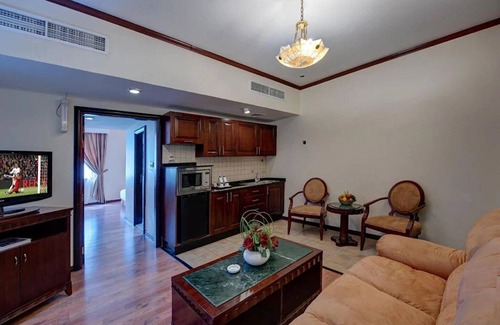 Sharjah House | 3BR Urban Oasis Apartment | Royal Tulip Retreat