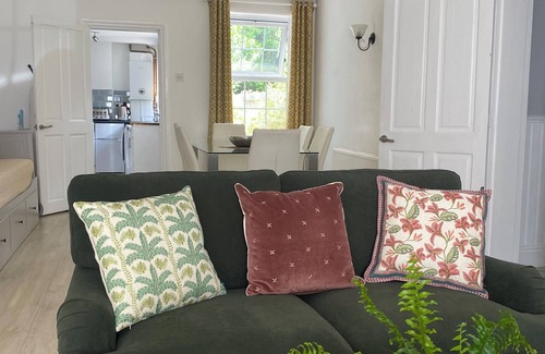 Colnbrook Cottage | 3BR Victorian Cottage with garden, close to Windsor and Heathrow