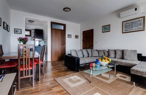 Lapcici Villa | 3BR Villa w Amazing Hilltop View on Budva Riviera