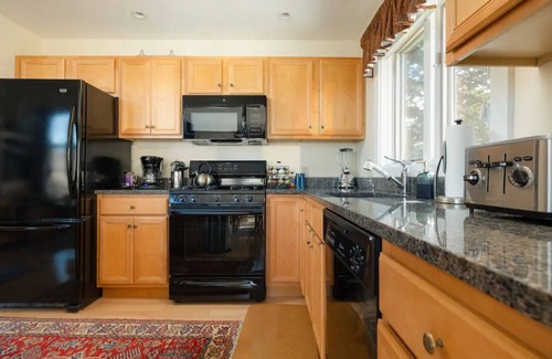 Central Vermont- Killington House | 3BR w Incredible View, Hot Tub & Sauna