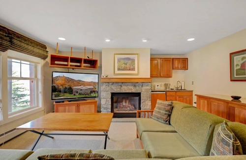 Central Vermont- Killington House | 3BR w Incredible View, Hot Tub & Sauna