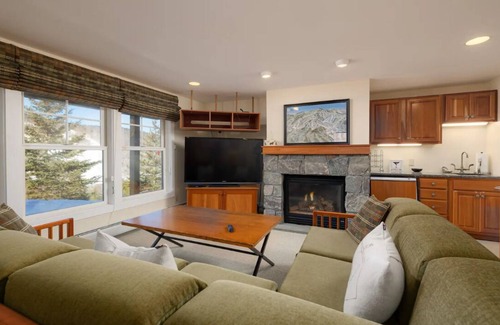 Central Vermont- Killington House | 3BR w Incredible View, Hot Tub & Sauna