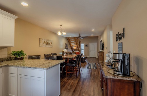 Branson House | 3BR WALK-IN w/Loft ~ Pool ~ FREE TICKETS INCLUDED! (RH230B)