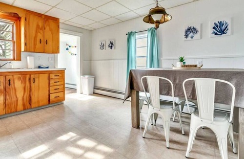 Scarborough House | 3BR Waterfront House | Private Beach & Patio