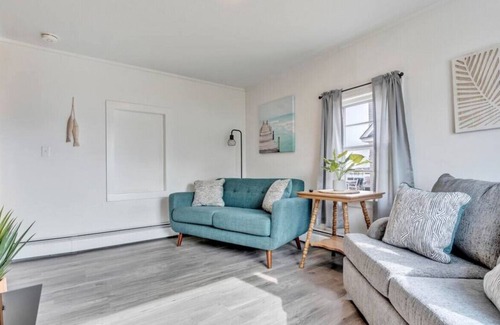 Scarborough House | 3BR Waterfront House | Private Beach & Patio