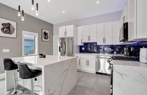 South New River Isles House | 3BR Waterfront Villa with Heated Pool and Spa