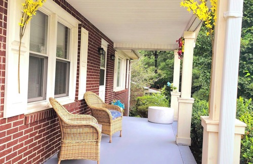 Greer House | 3BR with Fireplace, Smart TV , Near BMW & GSPn