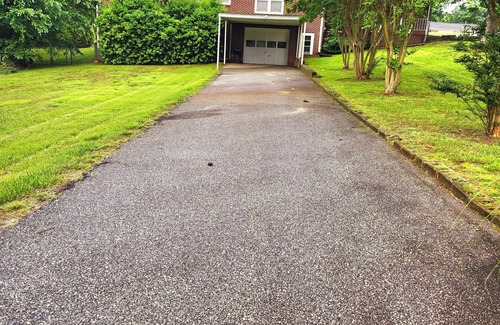 Greer House | 3BR with Fireplace, Smart TV , Near BMW & GSPn