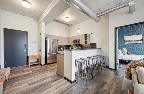 Fairmount Apartment | 3BR with Gym, Game Rm, Rooftop | The Chestnut Apt