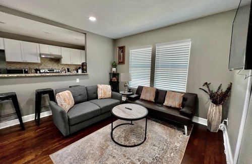 Jefferson House | 3BR Woodlawn Home Med Center Area Furnished Extended Stay Wi-Fi W/D SA
