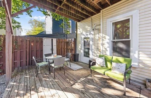 Clifton Apartment | 3BR Work-Friendly Lou Stay Near Bourbon Trail!