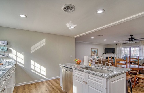 Inman House | 3br2ba lake front home on Lake Bowen close to TIEC, Wofford College and more!