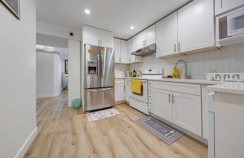 Richmond House | 3BR3BA/EV/AC near Vancouver Airport