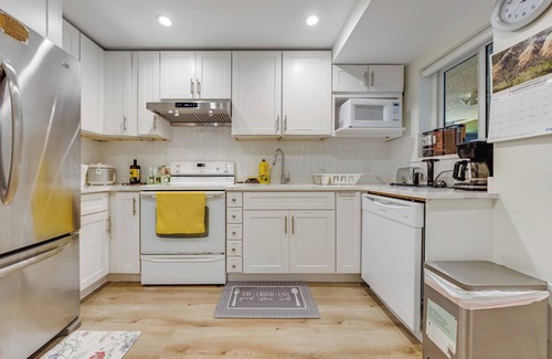 Richmond House | 3BR3BA/EV/AC near Vancouver Airport