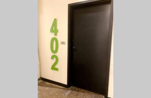North Oakland Apartment | 3E-*New* Apt -5 min from Downtown, 3E, Sleeps 6
