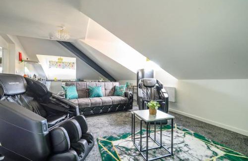 Batley Apartment | -3F421- For your Relaxed, Cosy stay, Free Parking