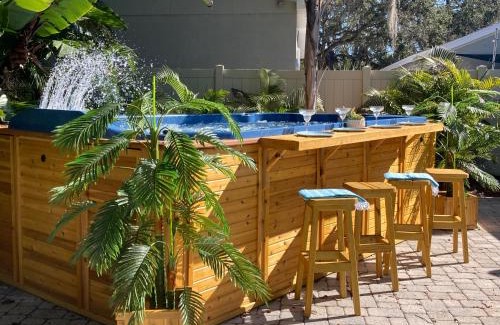 Ozona Hotel | 3Gulls Inn Ozona-Boutique Hotel-Steps from Restaurants & Brewery-SwimSpa Pool-Pet Friendly