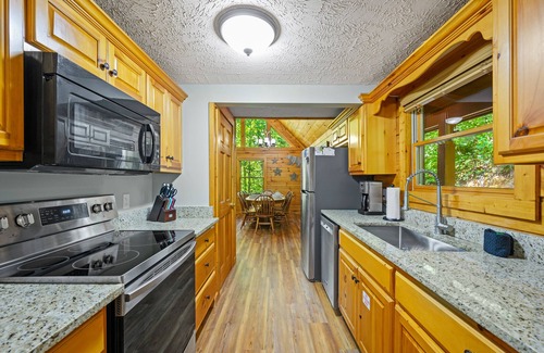 Black Bear Falls Cabin | 3King Suite, Location! 2 Miles from Gatlinburg, Hot Tub, Community Pool Access