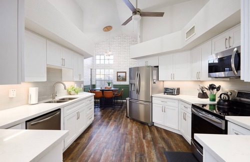 Casa Rica North House | 3Masters, NoTax! $100k+Resort Yard: Heated Pool+HotTub, BBQ, Fire Pit, Gym, SUV