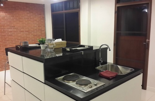 Phra Khanong Nuea House | 3min from BTS, 3BR, cozy & Fashionable h