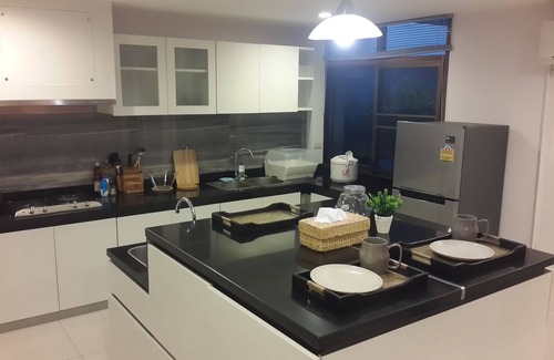 Phra Khanong Nuea House | 3min from BTS, 3BR, cozy & Fashionable h